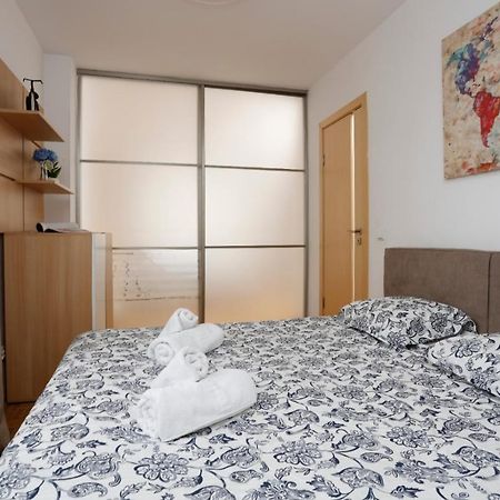 Lovely 2 Bedroom Apartment Near Old Town Bükreş Dış mekan fotoğraf