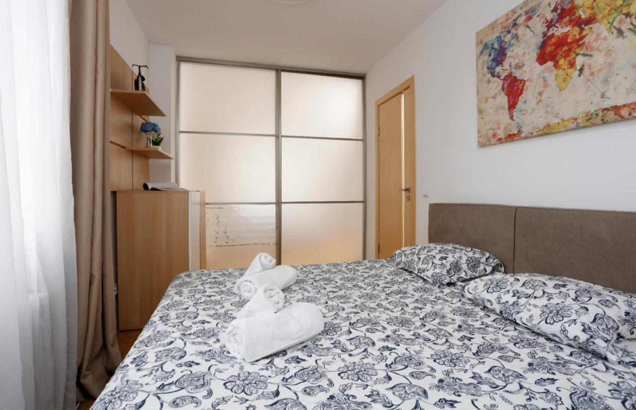 Lovely 2 Bedroom Apartment Near Old Town Bükreş Dış mekan fotoğraf